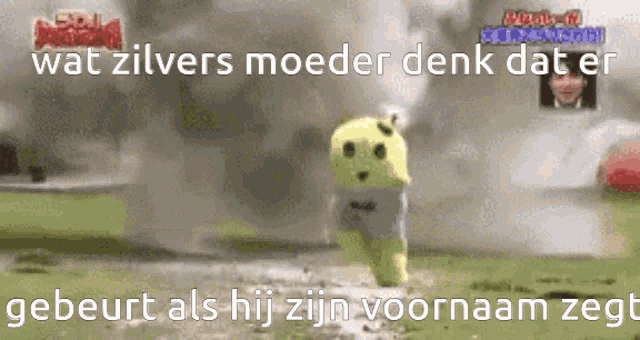 a picture of a stuffed animal with the words wat zilver 's moeder denk dat er gebeurt als hij zijn voornaam zegt below it