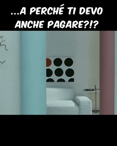 a picture of a living room with the words " a perche ti devo anche pagare " on the bottom