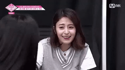 笑　笑い出す　プデュ48 Produce48 韓国　アイドル GIF - Kpop Idol Laugh GIFs