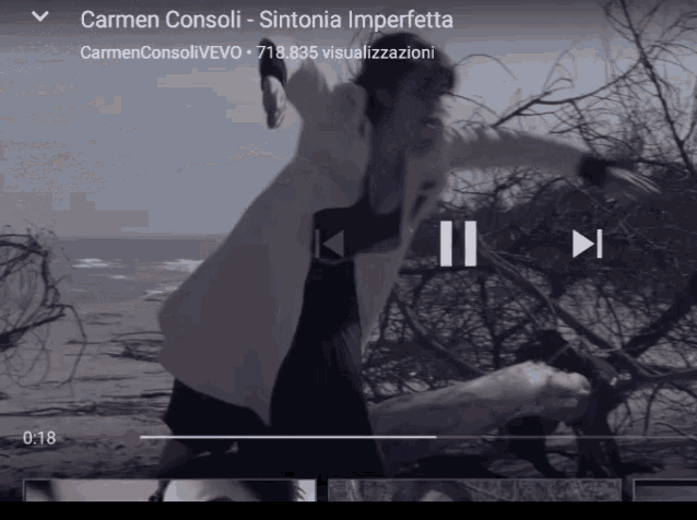 a video of carmen consolei sintonia imperfetta is playing