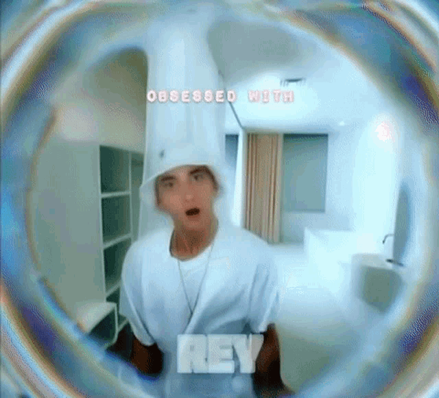 a man wearing a chef 's hat with the word rey on it