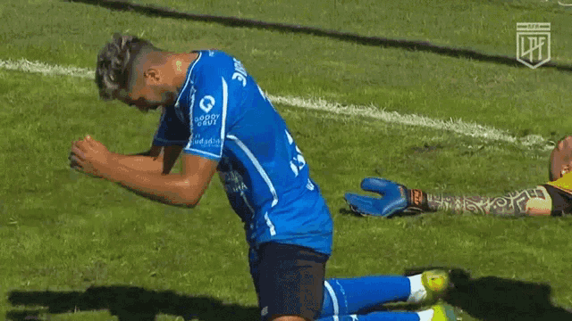 a soccer player in a blue shirt with the number 7 on it