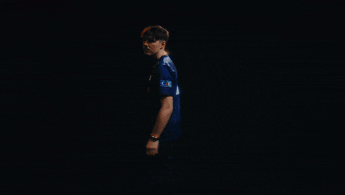 a man in a blue shirt with the word karmine on it