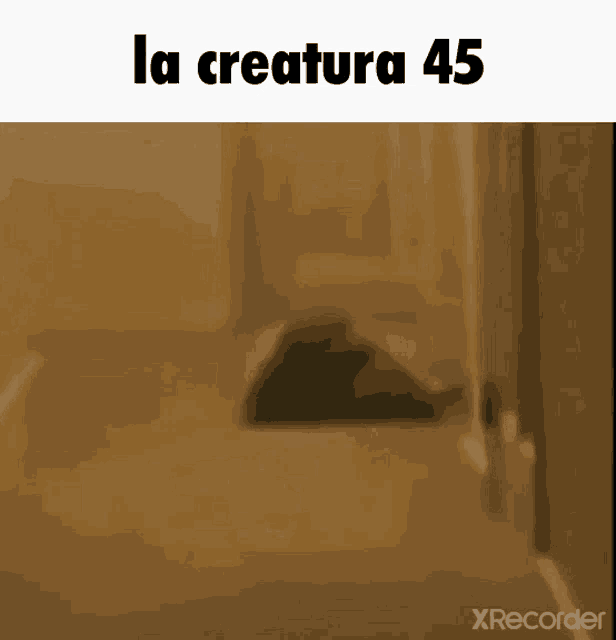 a blurred image with the words la creatura 45 on the top