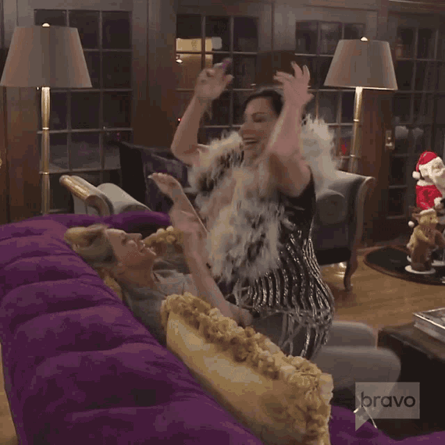 Girls Having Fun Real Housewives Of New York GIF - Girls Having Fun Real Housewives Of New York Rhony GIFs