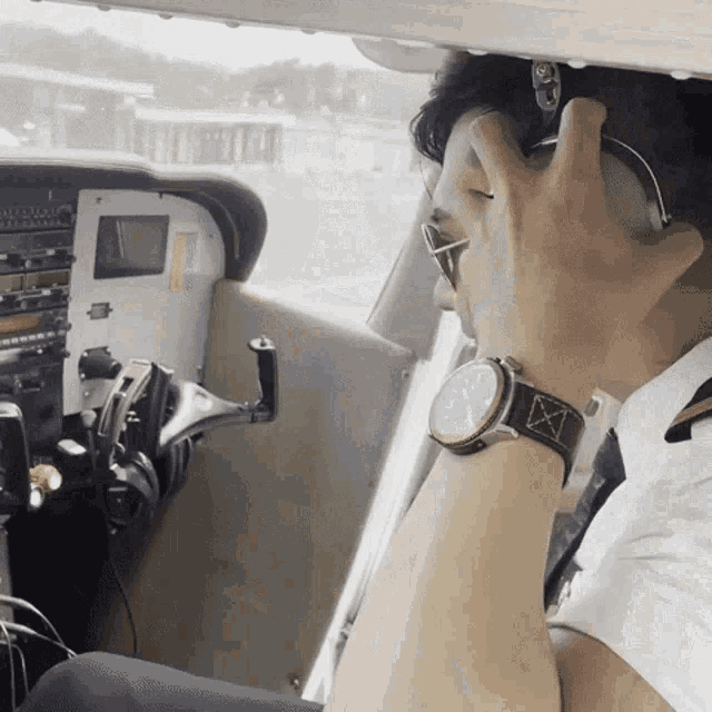 Ronnieliang Pilot GIF - Ronnieliang Pilot Aviation GIFs