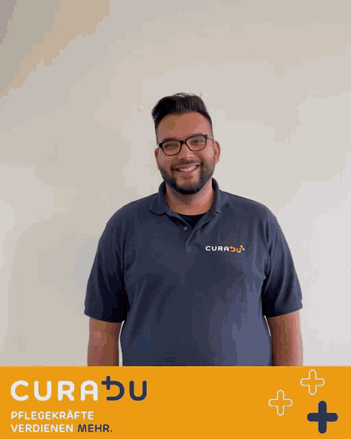 a man wearing a blue shirt that says curadu on the front
