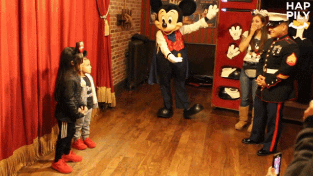 Welcome Home Surprise GIF - Welcome Home Surprise Homecoming GIFs