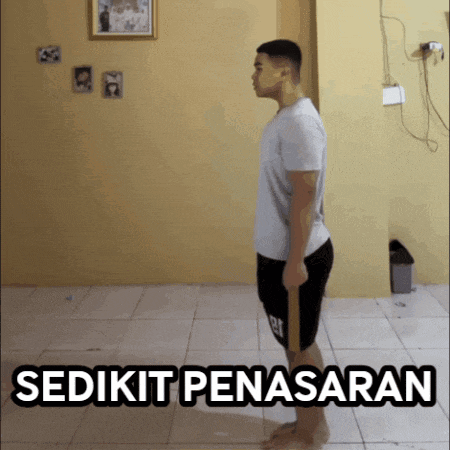 a man in a white shirt and black shorts is standing in a room with the words " sedikit penasaran " behind him
